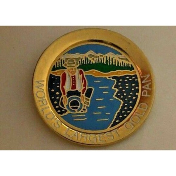 World's Largest Gold Pan, on the Alaska Highway,in BC , Souvenir Pin - Picture 2 of 2